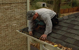 Gutter_Protection_Cleaning_Gutters2