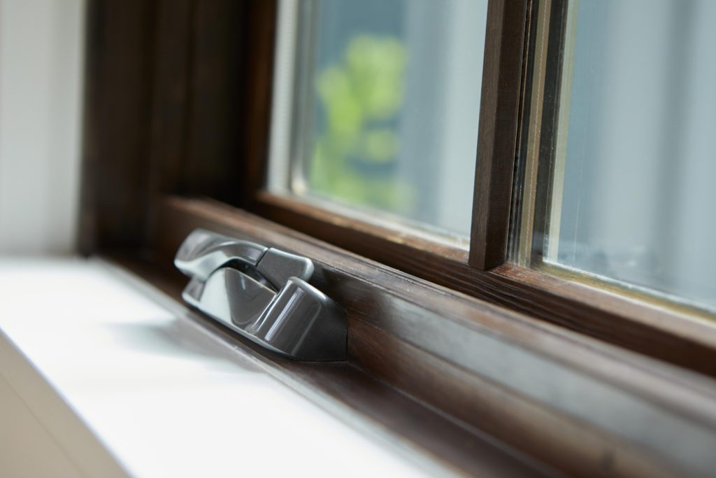 JW Siteline close-up folding nesting crank