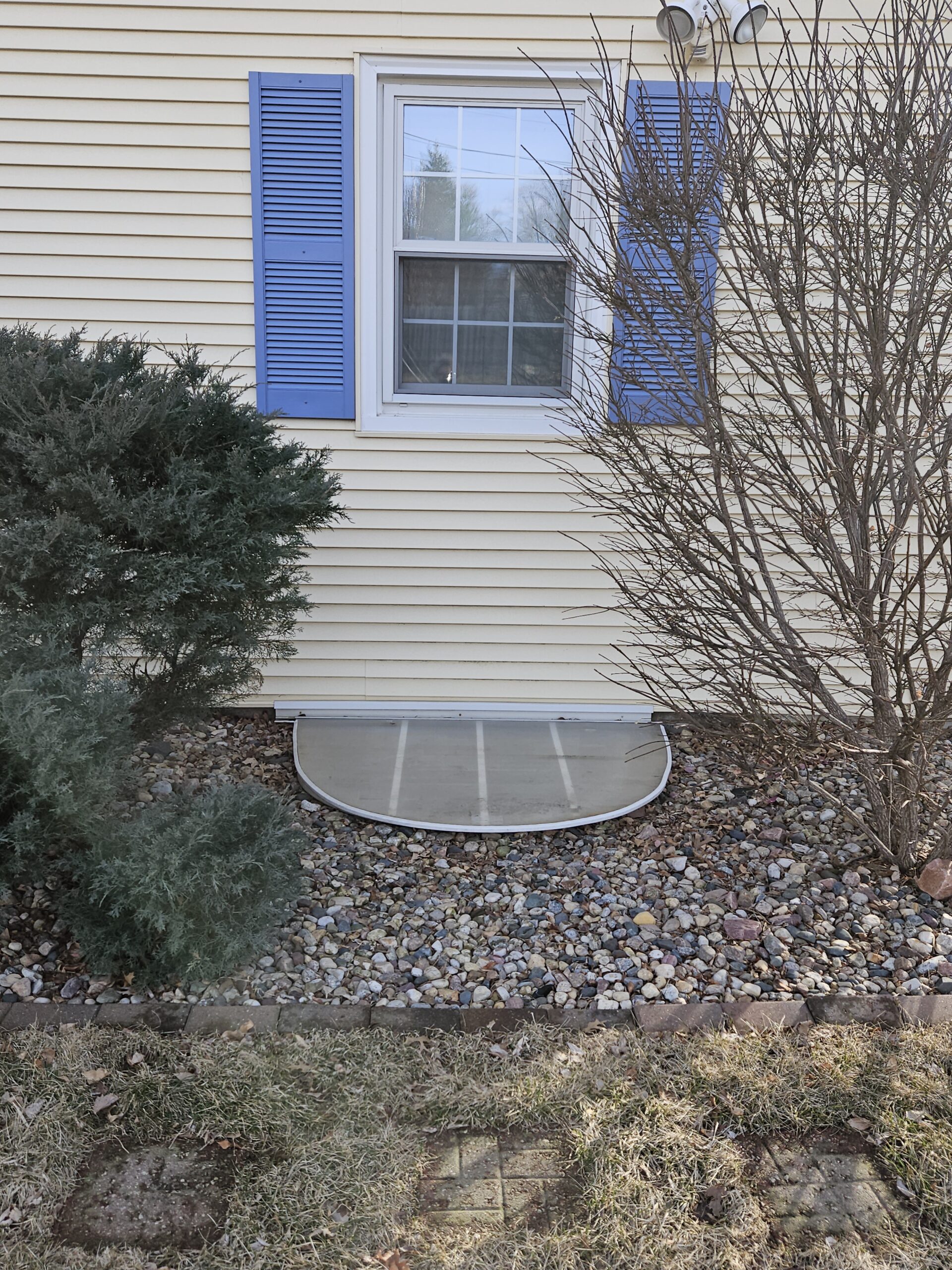 Murnan-outside-Escape-egress-window-lid closed
